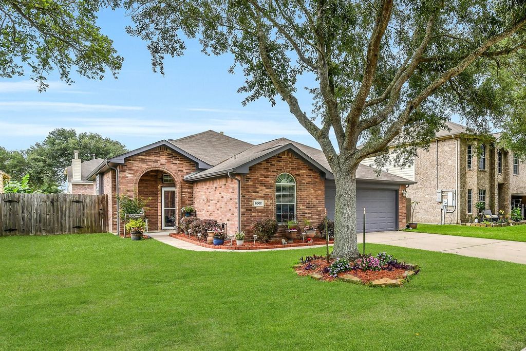 8002 Leaning Oak Drive, Texas City, TX 77591