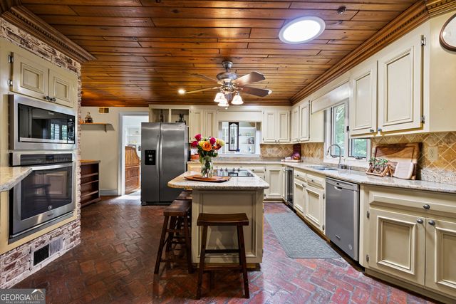 15 Red Bud Trail, Newnan, GA 30263