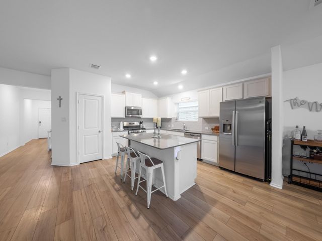 440 Sebring CIR, Hutto, TX 78634