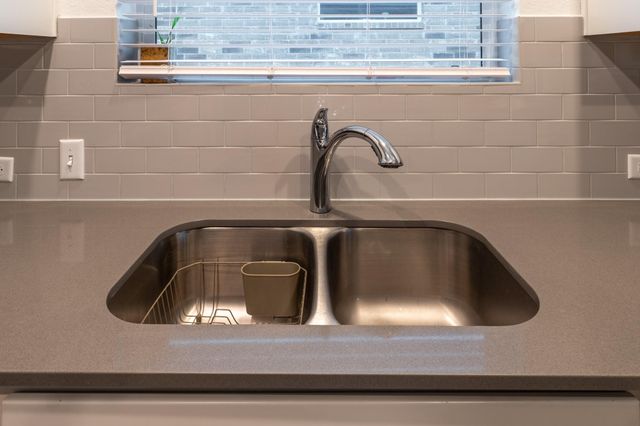 440 Sebring CIR, Hutto, TX 78634