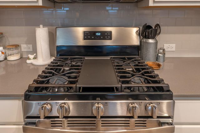 440 Sebring CIR, Hutto, TX 78634