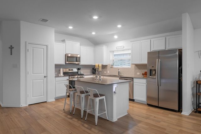 440 Sebring CIR, Hutto, TX 78634