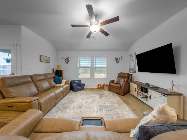 440 Sebring CIR, Hutto, TX 78634