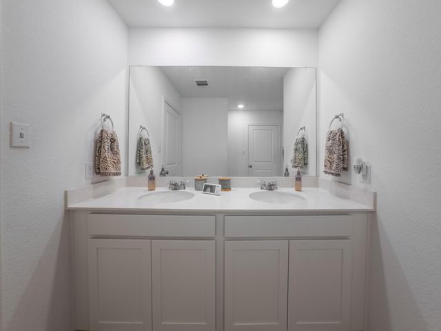 440 Sebring CIR, Hutto, TX 78634