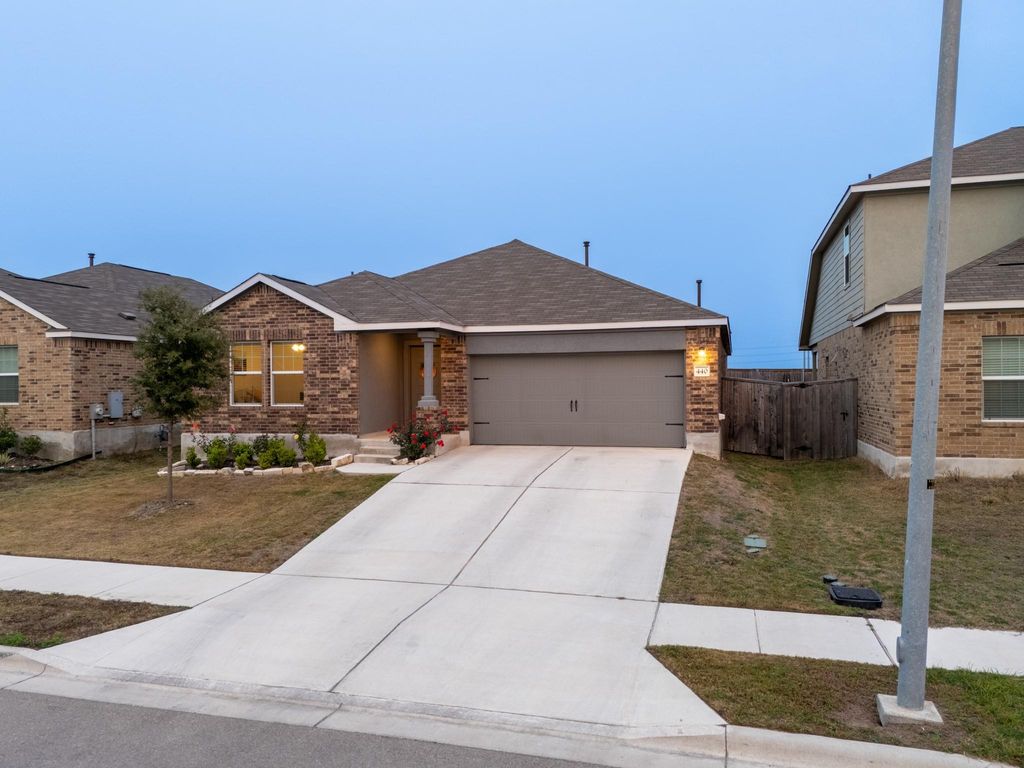 440 Sebring CIR, Hutto, TX 78634