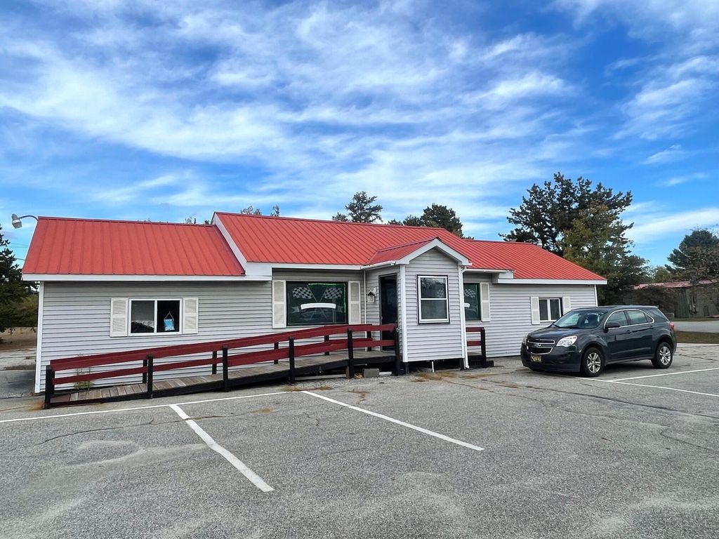 901 Main Street, Oxford, ME 04270 — exterior