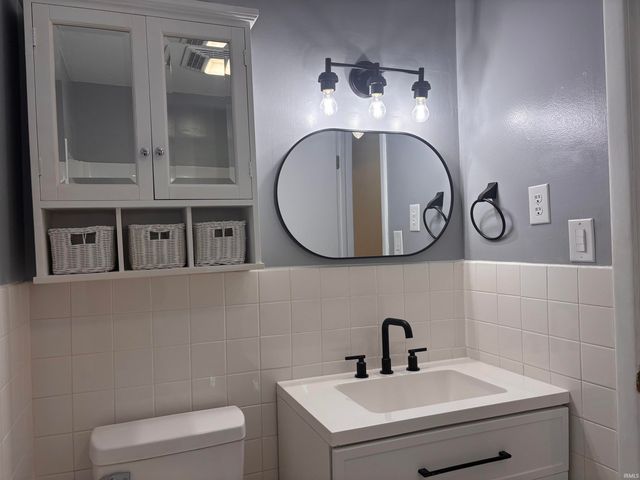 2937 Westbrook Dr Apt A220, Fort Wayne, IN 46805