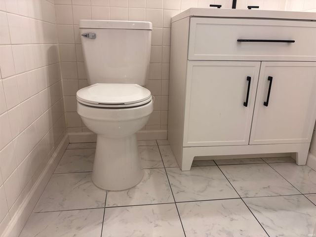 2937 Westbrook Dr Apt A220, Fort Wayne, IN 46805