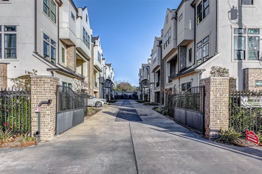 2122 Blalock Road B, Houston, TX 77080