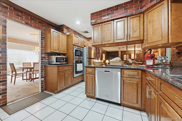 16 Seaway Drive, Copiague, NY 11726