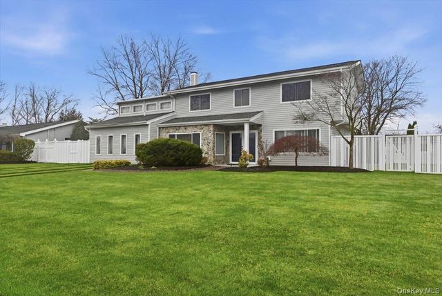 16 Seaway Drive, Copiague, NY 11726