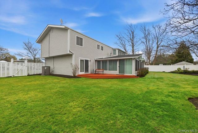 16 Seaway Drive, Copiague, NY 11726