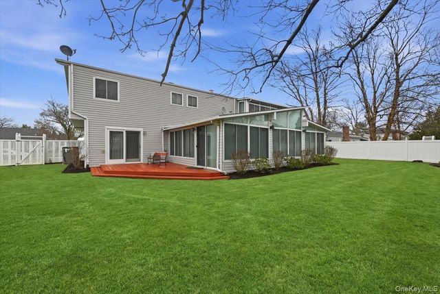 16 Seaway Drive, Copiague, NY 11726