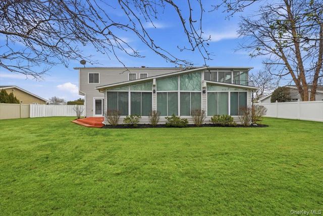 16 Seaway Drive, Copiague, NY 11726