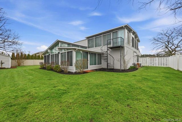 16 Seaway Drive, Copiague, NY 11726