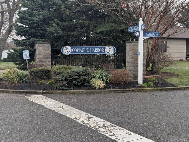 16 Seaway Drive, Copiague, NY 11726