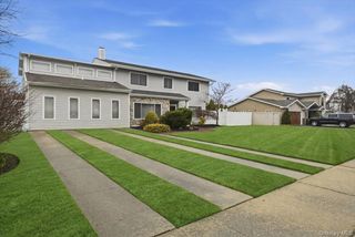 16 Seaway Drive, Copiague, NY 11726