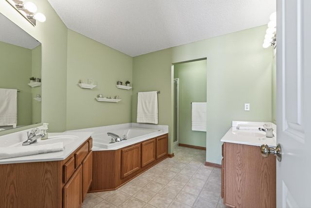 17427 Deerfield Drive SE, Prior Lake, MN 55372