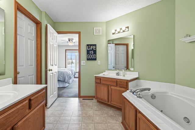 17427 Deerfield Drive SE, Prior Lake, MN 55372