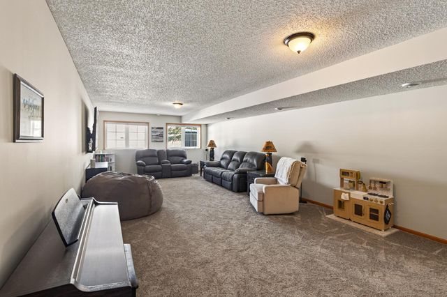 17427 Deerfield Drive SE, Prior Lake, MN 55372