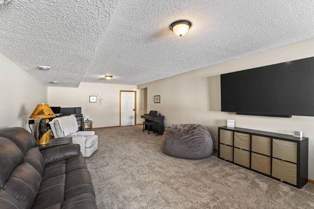 17427 Deerfield Drive SE, Prior Lake, MN 55372