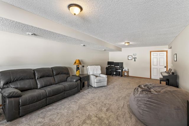 17427 Deerfield Drive SE, Prior Lake, MN 55372