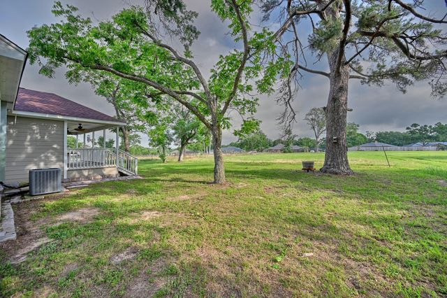 1532 Highway 159 W, Bellville, TX 77418