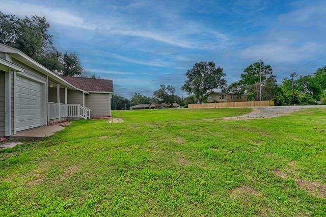 1532 Highway 159 W, Bellville, TX 77418