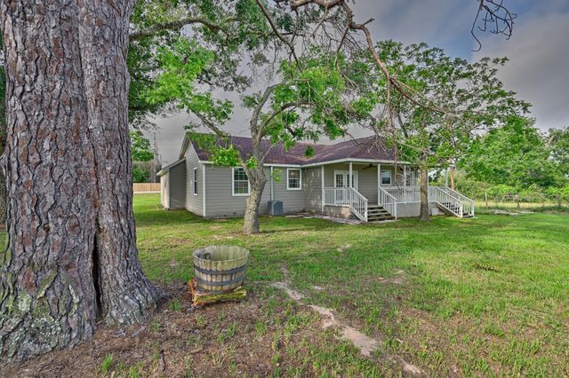 1532 Highway 159 W, Bellville, TX 77418