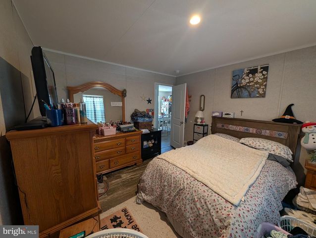 18 WOODEDGE DR, Quakertown, PA 18951
