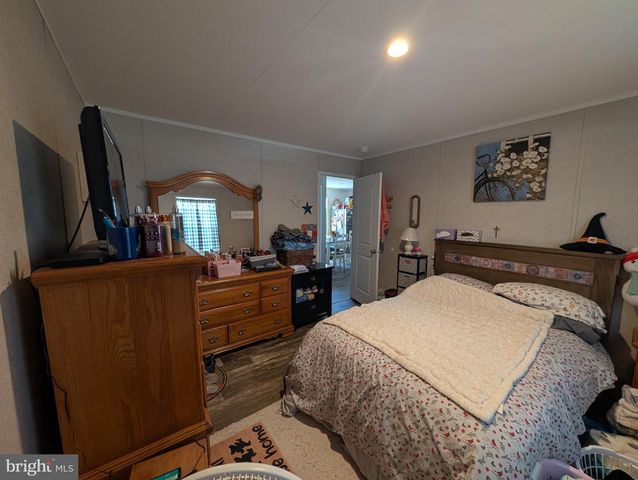 18 WOODEDGE DR, Quakertown, PA 18951