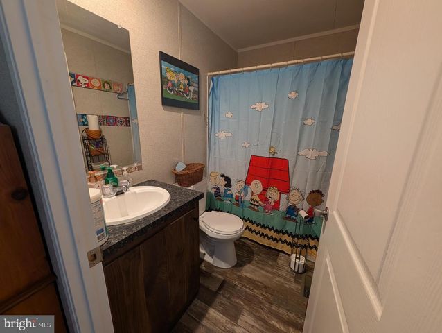 18 WOODEDGE DR, Quakertown, PA 18951