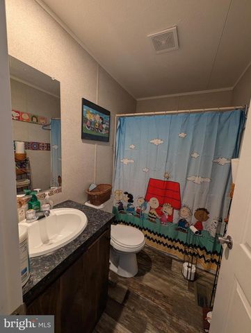 18 WOODEDGE DR, Quakertown, PA 18951