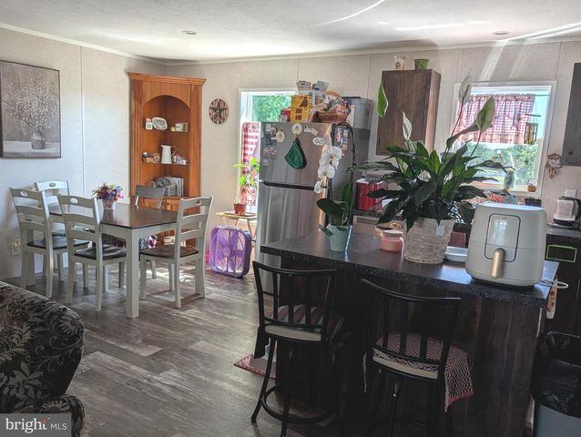 18 WOODEDGE DR, Quakertown, PA 18951