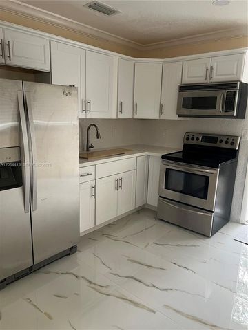 6470 NW 20th Court 2r, Sunrise, FL 33313