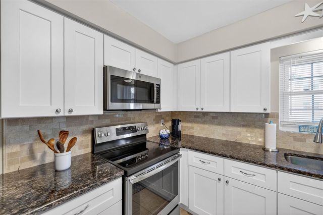 1706 BELLEAIR FOREST DRIVE 220, Belleair, FL 33756