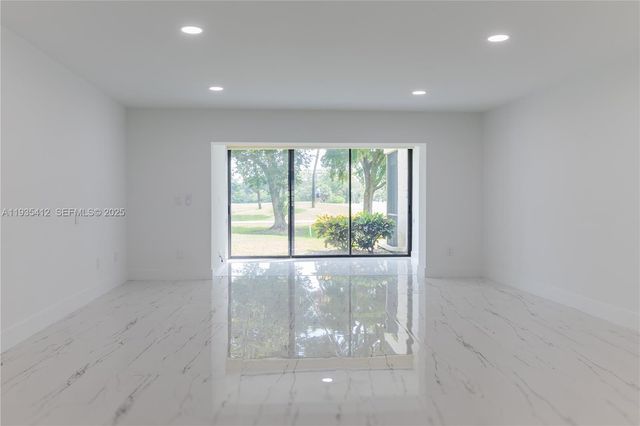 8435 Casa Del Lago 22-C, Boca Raton, FL 33433