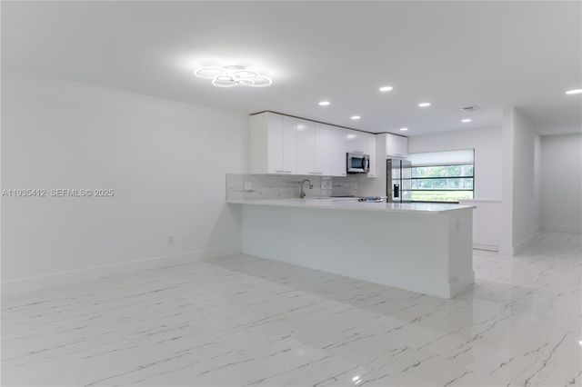 8435 Casa Del Lago 22-C, Boca Raton, FL 33433