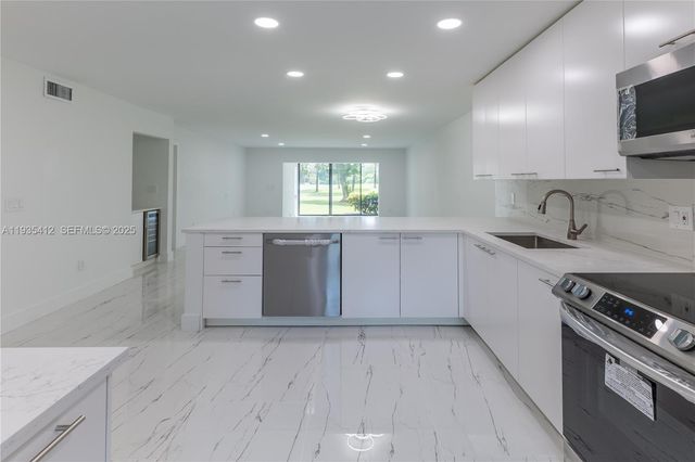 8435 Casa Del Lago 22-C, Boca Raton, FL 33433