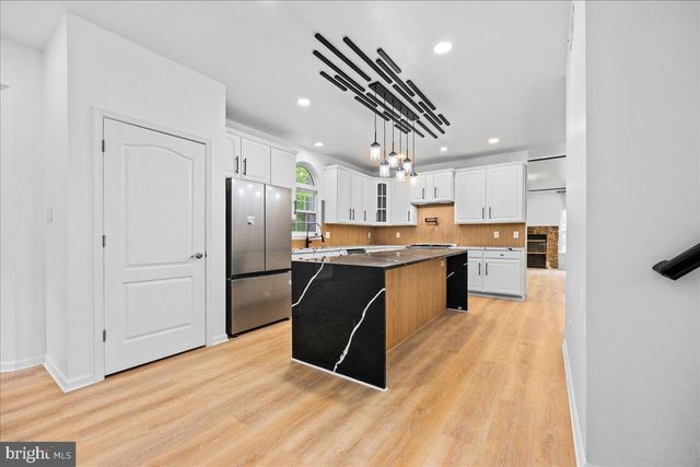 48 CHANCELLOR PARK DR, Mays Landing, NJ 08330