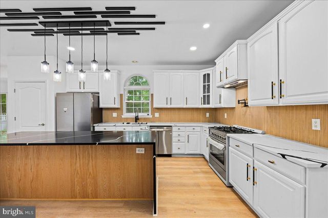 48 CHANCELLOR PARK DR, Mays Landing, NJ 08330