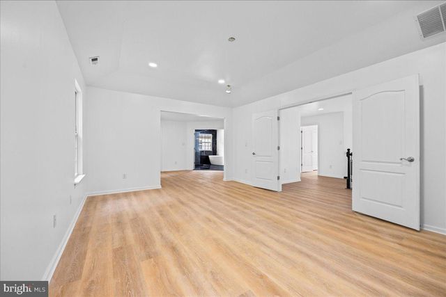 48 CHANCELLOR PARK DR, Mays Landing, NJ 08330