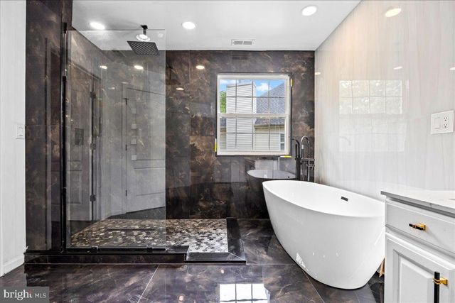 48 CHANCELLOR PARK DR, Mays Landing, NJ 08330