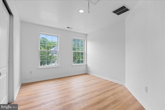 48 CHANCELLOR PARK DR, Mays Landing, NJ 08330