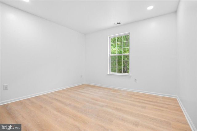 48 CHANCELLOR PARK DR, Mays Landing, NJ 08330