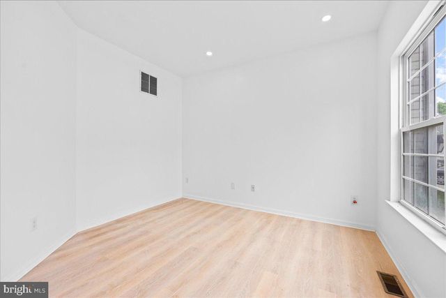 48 CHANCELLOR PARK DR, Mays Landing, NJ 08330