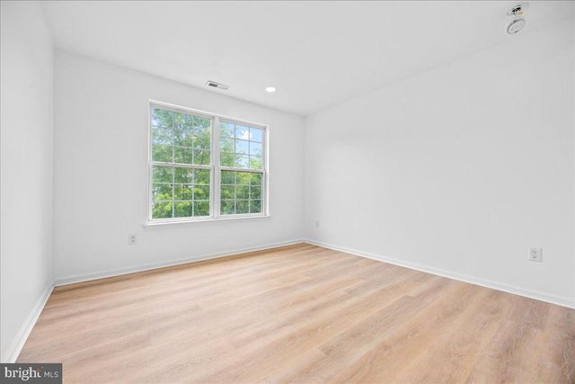 48 CHANCELLOR PARK DR, Mays Landing, NJ 08330