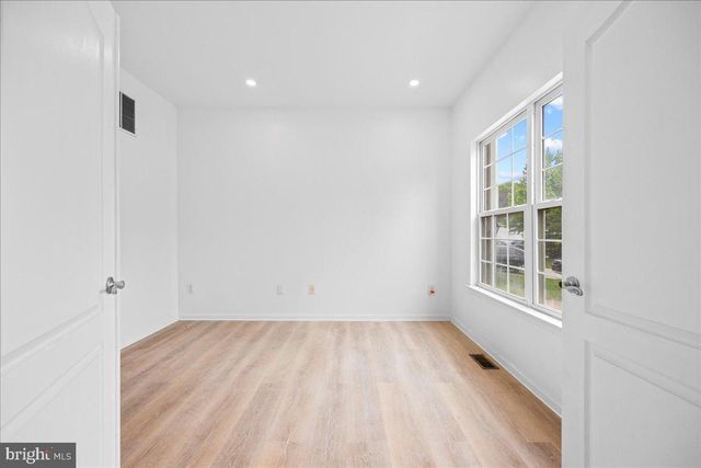 48 CHANCELLOR PARK DR, Mays Landing, NJ 08330