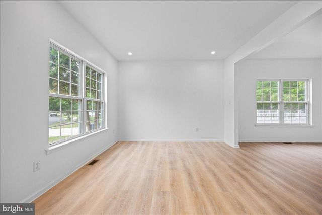 48 CHANCELLOR PARK DR, Mays Landing, NJ 08330