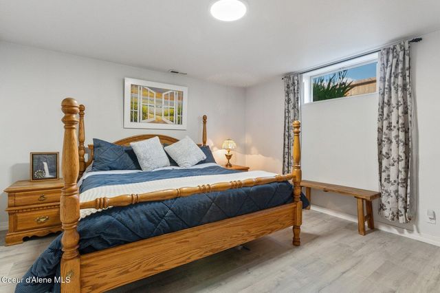 311 School Rd, Hope, ID 83836